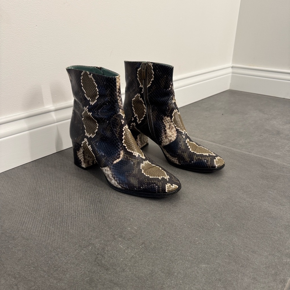 Paola d’Arcano Italian Snakeskin Patterned Ankle Boots. -size 40